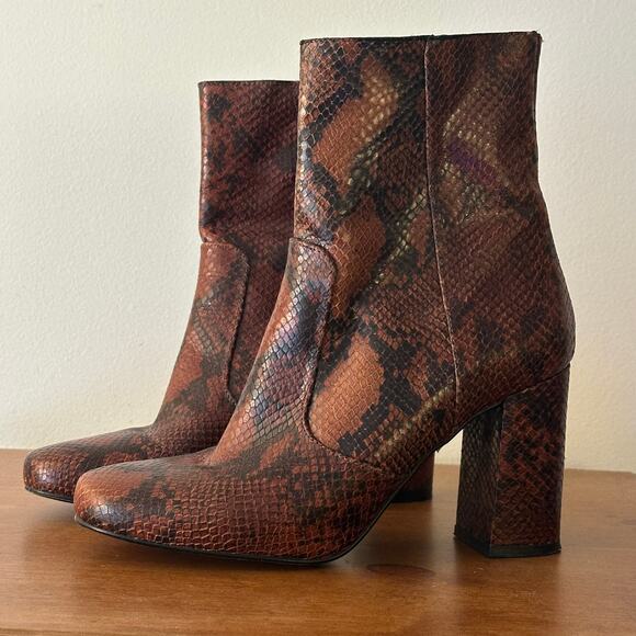 Kurt Geiger Leather Snakeskin Boots Womens Size 8.5 Brown Heel Ankle Booties - Picture 1 of 10